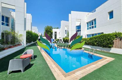 Villa - 4 Bedrooms - 5 Bathrooms for rent in Jumeirah 1 Villas - Jumeirah 1 - Jumeirah - Dubai