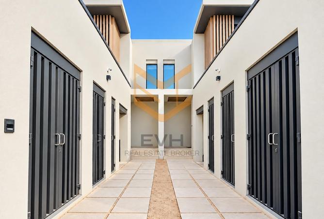 Brand New | Exclusive Single Row | Vastu Compliant