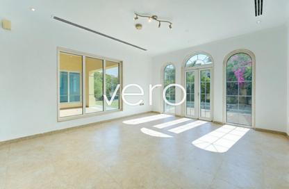 Villa - 3 Bedrooms - 4 Bathrooms for rent in District 5 - Jumeirah Park - Dubai