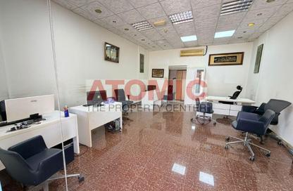 متجر - استوديو - 1 حمام للايجار في O06 - طراز فارسي - المدينة العالمية - دبي