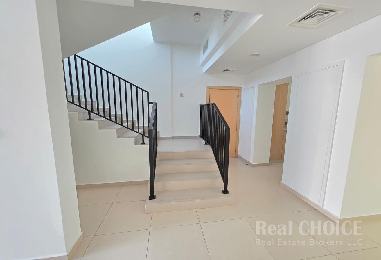 Spacious 4BR Villa |Prime Location | Ready To Move photo 6