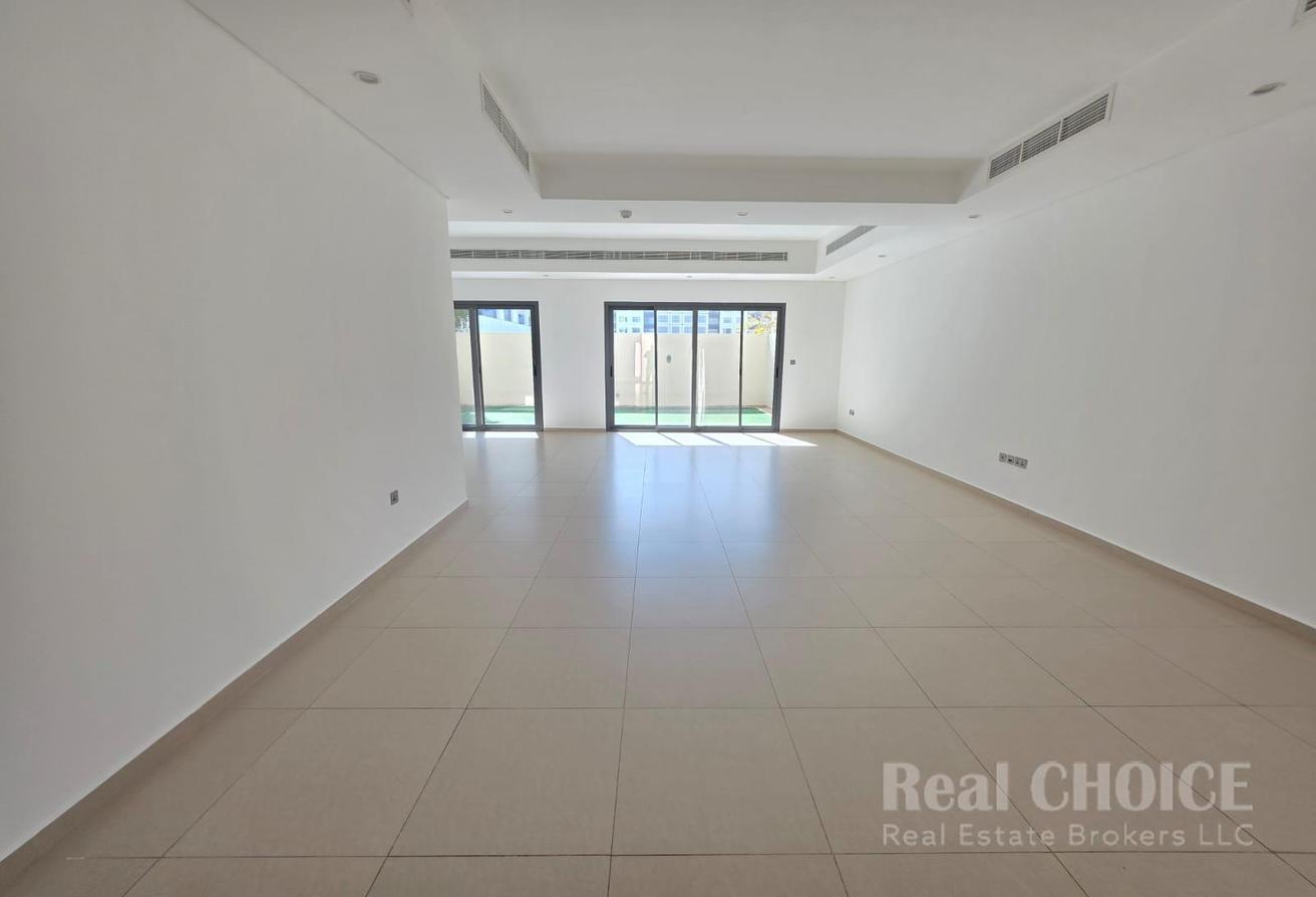 Spacious 4BR Villa |Prime Location | Ready To Move photo 5