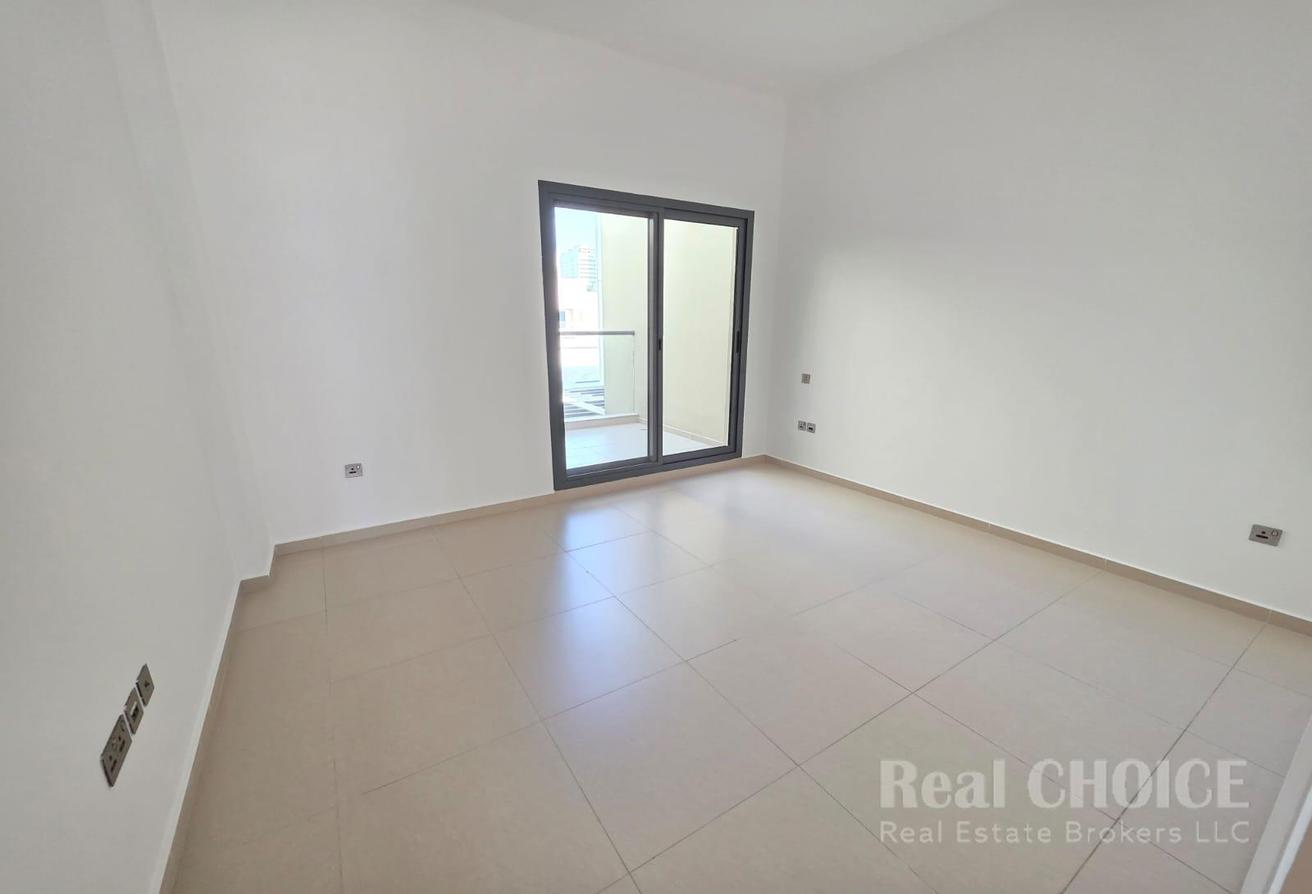 Spacious 4BR Villa |Prime Location | Ready To Move photo 8