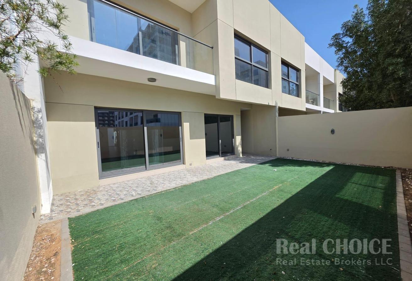 Spacious 4BR Villa |Prime Location | Ready To Move photo 3