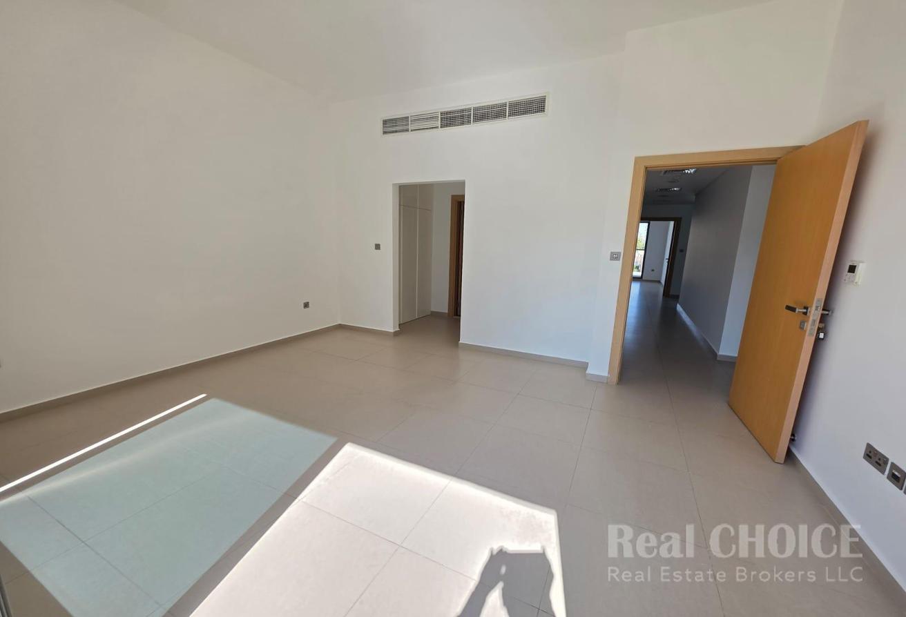 Spacious 4BR Villa |Prime Location | Ready To Move photo 17