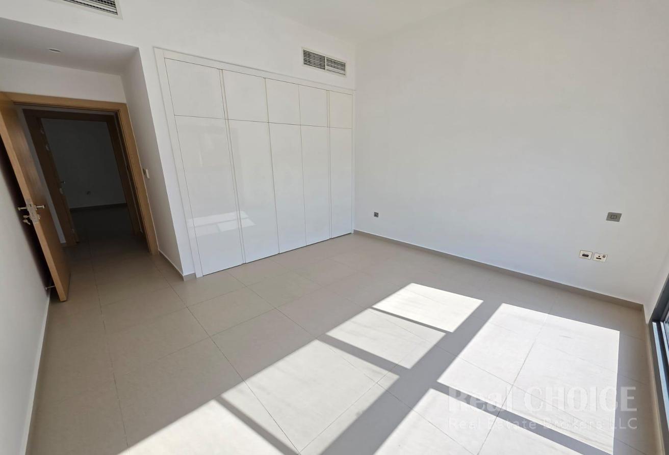 Spacious 4BR Villa |Prime Location | Ready To Move photo 9