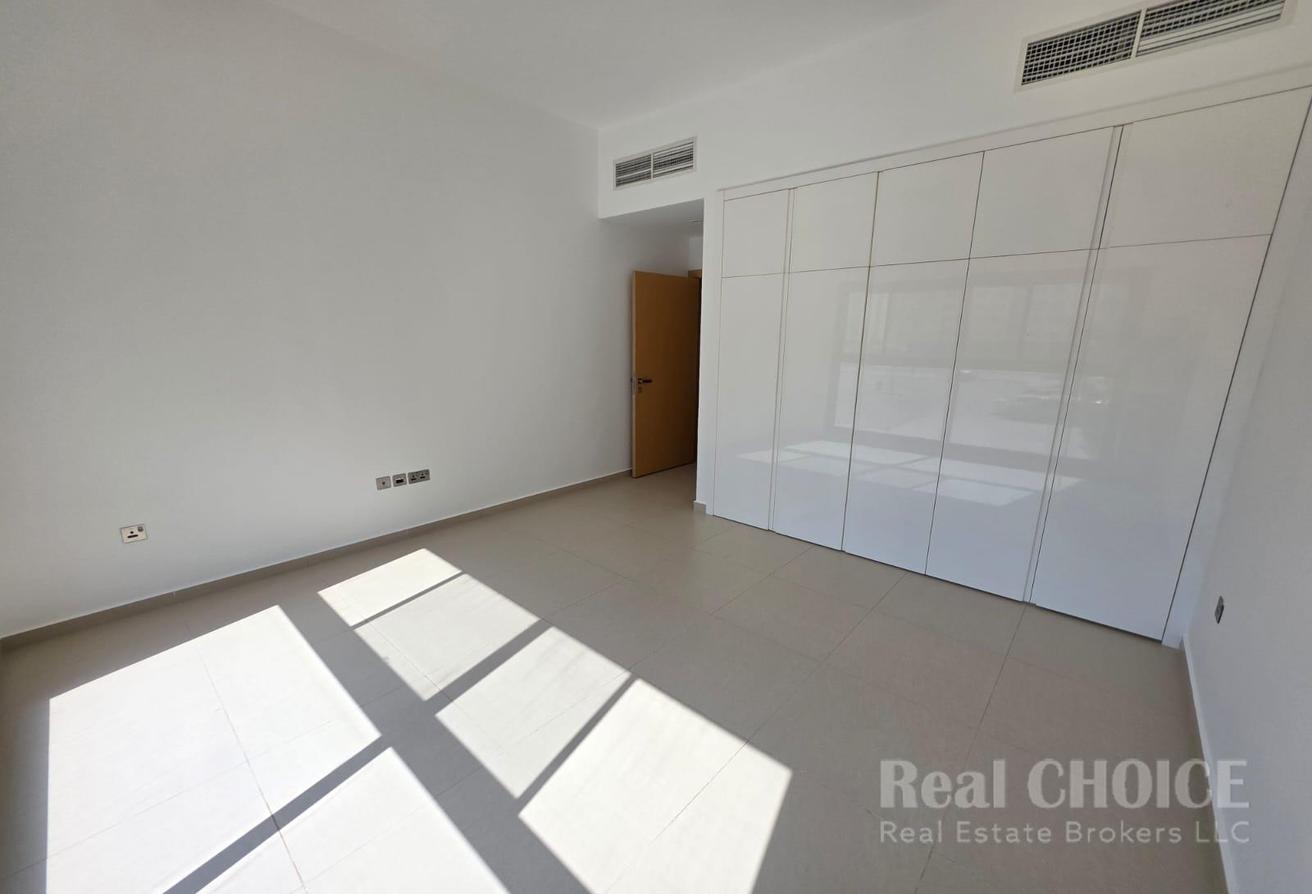 Spacious 4BR Villa |Prime Location | Ready To Move photo 7
