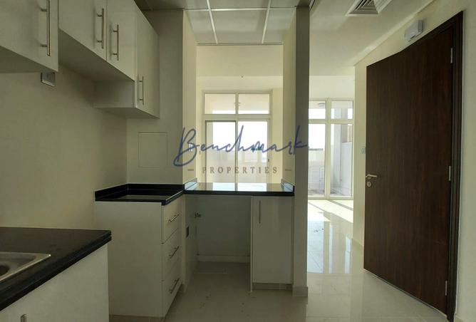 Motivated Seller| Single Row | Near Exit
