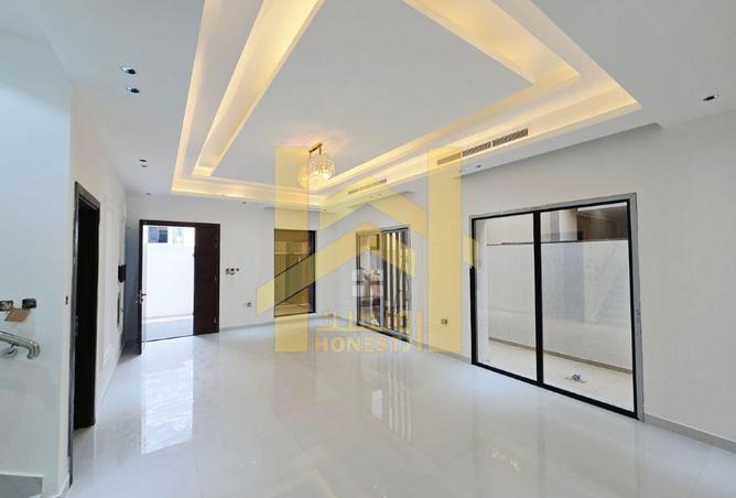 68300385 - Property Image 3