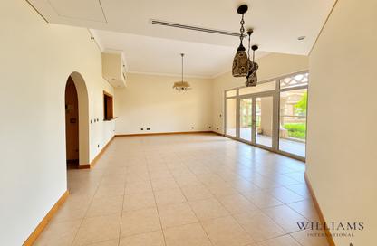 Apartment - 2 - 3 for rent in Al Anbara - Shoreline Apartments - Palm Jumeirah - Dubai