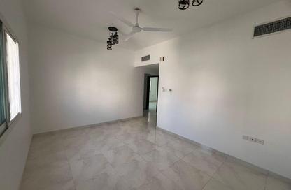Apartment - 2 Bedrooms - 2 Bathrooms for rent in Al Qulaya'ah - Al Sharq - Sharjah