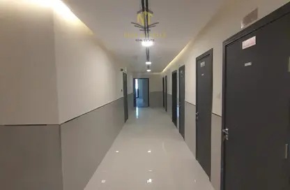 شقة - غرفة نوم - 2 حمامات للايجار في الزاهية - تجارية مويلح - الشارقة