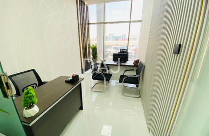 Office Space - Studio - 1 Bathroom for rent in Red Avenue - Al Garhoud - Dubai