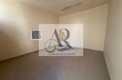 Labor Camp - Studio - 7+ Bathrooms for rent in Industrial Building 13 - Industrial Area 13 - Sharjah Industrial Area - Sharjah