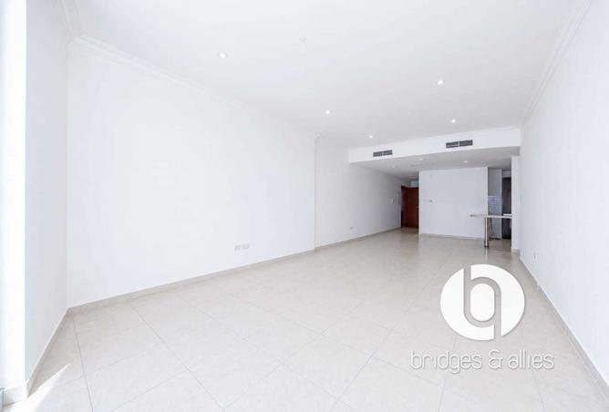 PRIME MARINA LOCATION|UNFURNISHED | VACANT photo 3