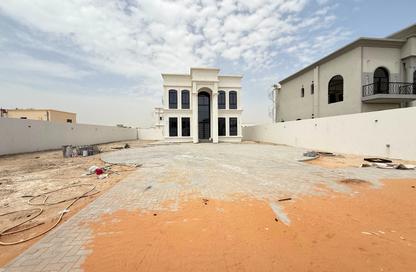 Villa - 5 Bedrooms - 6 Bathrooms for rent in Al Aweer 1 - Al Aweer - Dubai