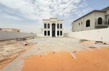 Villa - 5 Bedrooms - 6 Bathrooms for rent in Al Aweer 1 - Al Aweer - Dubai