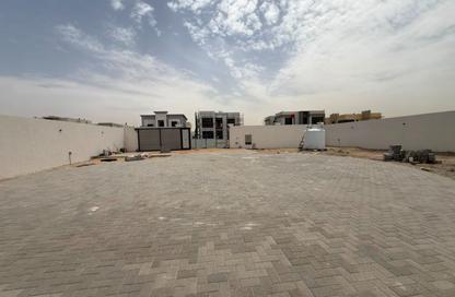 Villa - 5 Bedrooms - 6 Bathrooms for rent in Al Aweer 1 - Al Aweer - Dubai Villa - 5 Bedrooms - 6 Bathrooms for rent in Al Aweer 1 - Al Aweer - Dubai