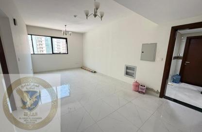 Apartment - 1 Bedroom - 2 Bathrooms for rent in Al Taawoon Tower 1 - Al Taawoon Towers - Al Khan - Sharjah