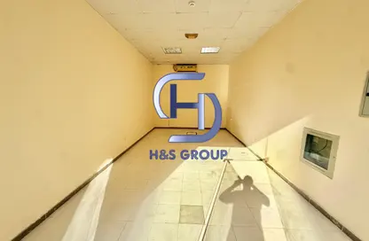 متجر - استوديو للايجار في طريق فاير ستاشن - مويلح - الشارقة