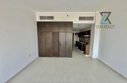 Apartment - Studio - 1 Bathroom for rent in Al Waleed 5 Building - Al Karama - Dubai Apartment - Studio - 1 Bathroom for rent in Al Waleed 5 Building - Al Karama - Dubai