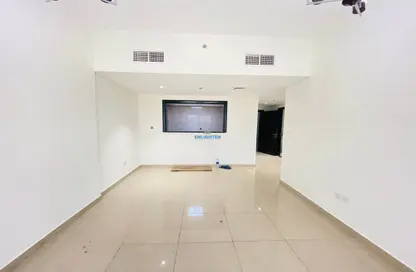 Apartment - 1 Bedroom - 2 Bathrooms for rent in Royal JVC Building - District 10 - Jumeirah Village Circle - Dubai