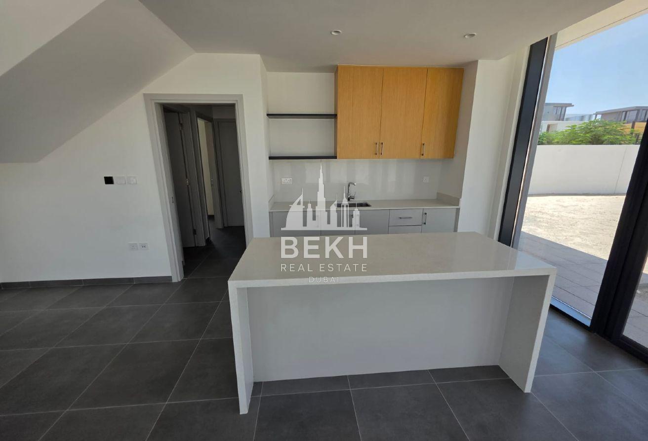 Luxury 5BR Villa | Huge Plot | Prime Location photo 4