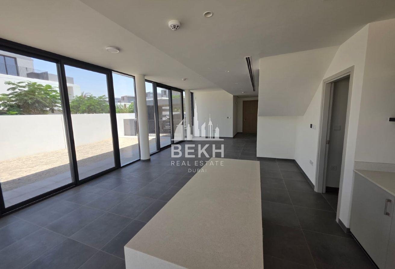 Luxury 5BR Villa | Huge Plot | Prime Location photo 3