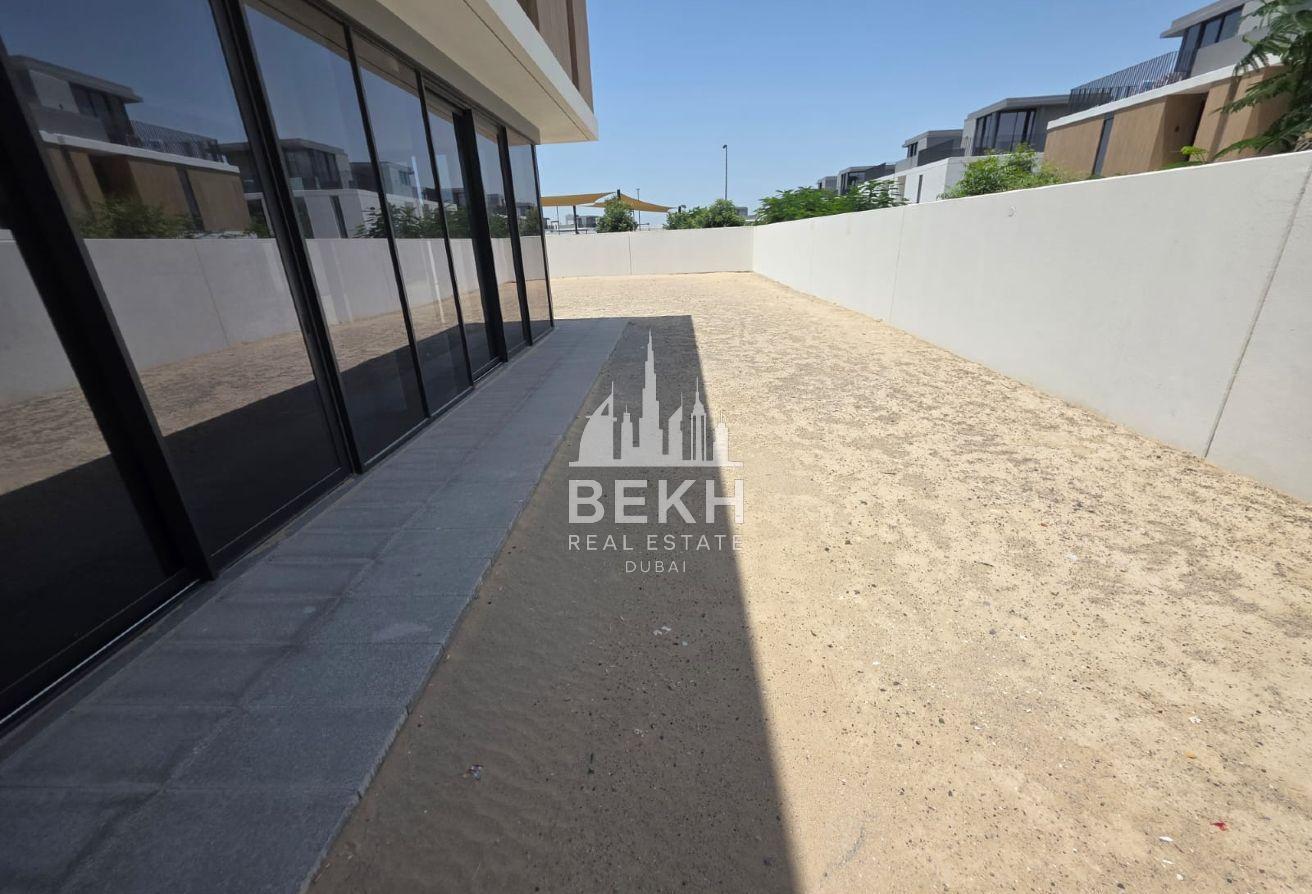 Luxury 5BR Villa | Huge Plot | Prime Location photo 8