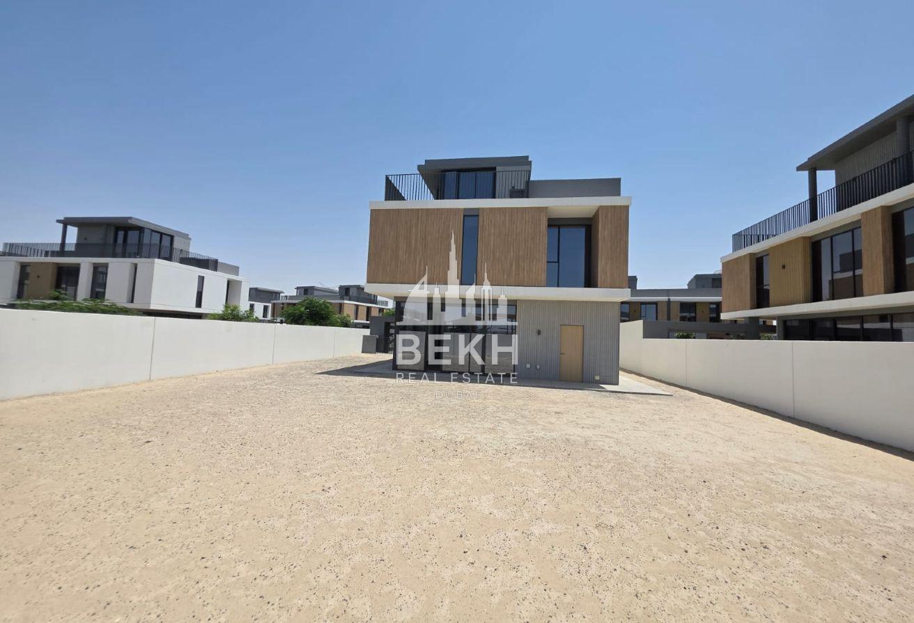 Luxury 5BR Villa | Huge Plot | Prime Location photo 5