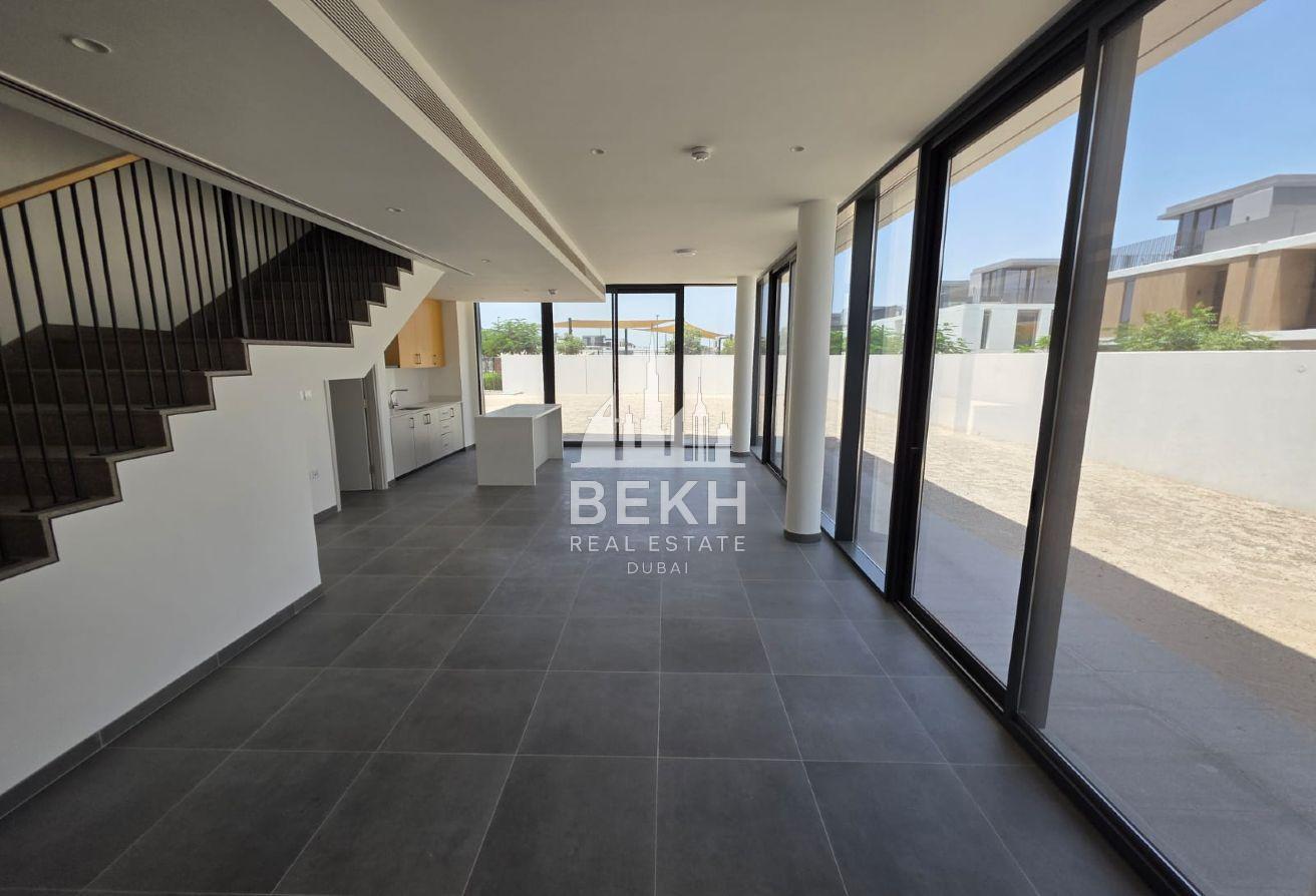 Luxury 5BR Villa | Huge Plot | Prime Location photo 28