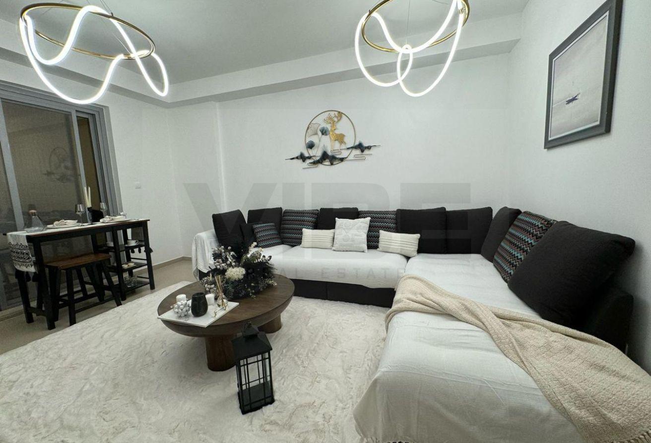 Fully Furnished I Mid Floor