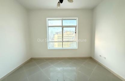 شقة - غرفة نوم - 2 حمامات للايجار في برج منازل 5 - شارع التعاون - التعاون - الشارقة