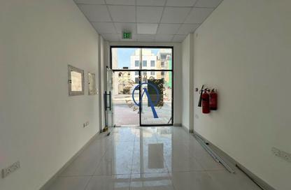 Shop - Studio - 1 Bathroom for rent in Al Kazim Building - Karama Park Area - Al Karama - Dubai Shop - Studio - 1 Bathroom for rent in Al Kazim Building - Karama Park Area - Al Karama - Dubai