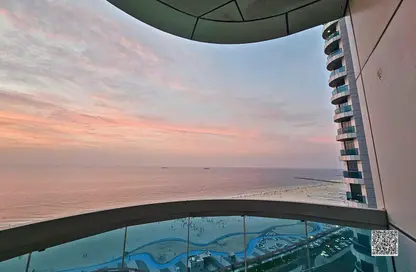 شقة - 3 غرف نوم - 4 حمامات للبيع في برج الكورنيش - طريق كورنيش عجمان - عجمان