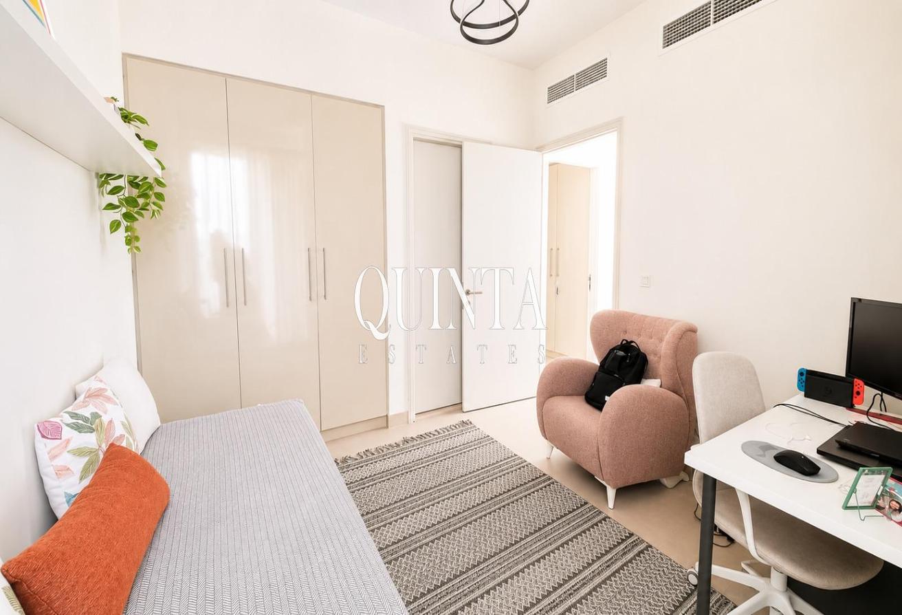 Spacious | Unfurnished | Great Location photo 8