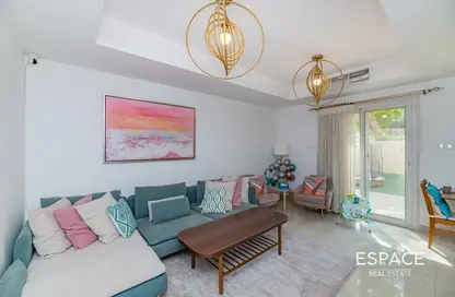 Villa - 2 Bedrooms - 2 Bathrooms for rent in Springs 8 - The Springs - Dubai