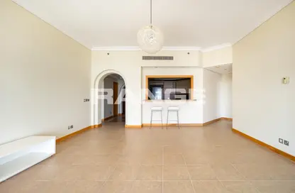 Apartment - 2 Bedrooms - 3 Bathrooms for rent in Al Das - Shoreline Apartments - Palm Jumeirah - Dubai