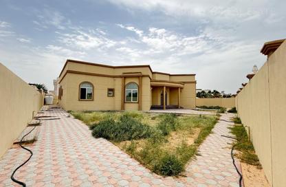 Townhouse - 5 Bedrooms - 6 Bathrooms for rent in Al Garayen - Sharjah