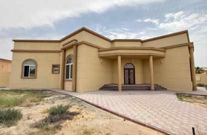 Townhouse - 5 Bedrooms - 6 Bathrooms for rent in Al Garayen - Sharjah