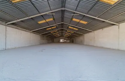 Warehouse - Studio for rent in Umm Ramool - Dubai