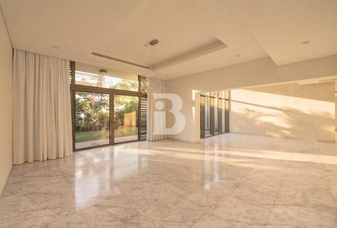 Stunning 5BR Villa | Unfurnished | Inquire Now photo 3