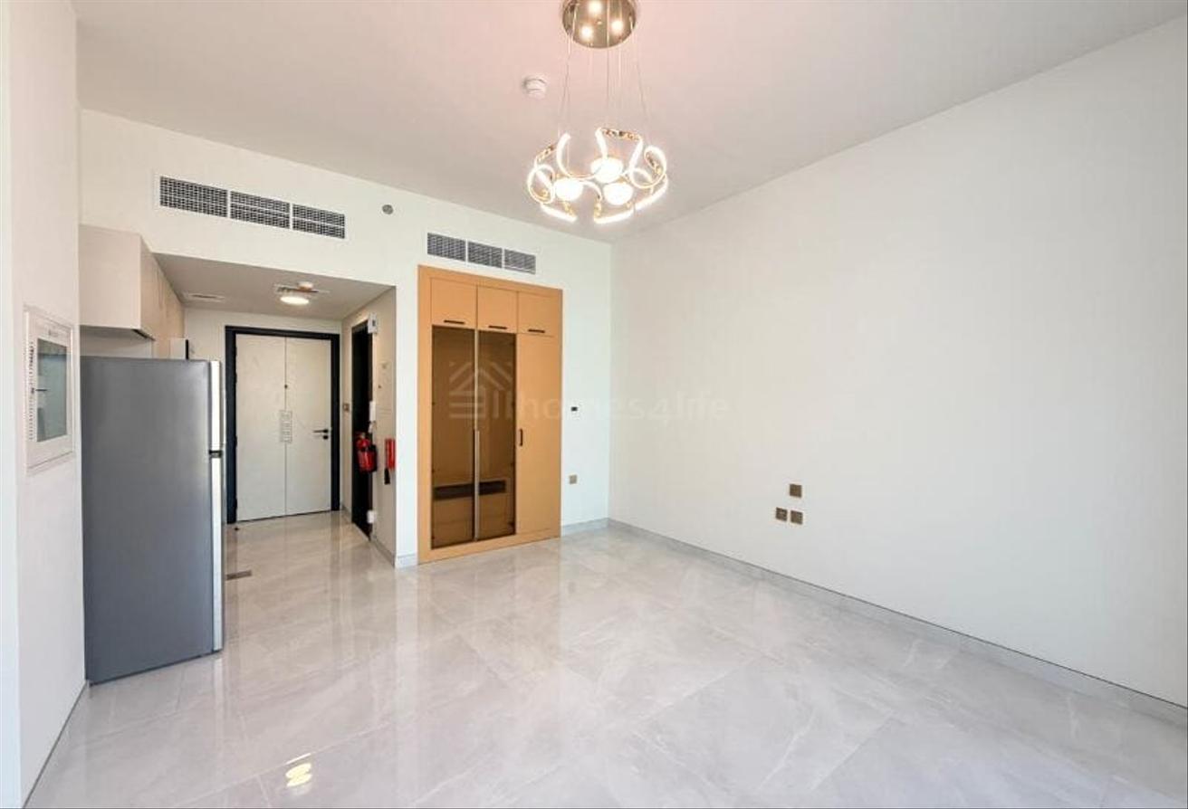 Corner Unit | Brand New | Pool & road view photo 8