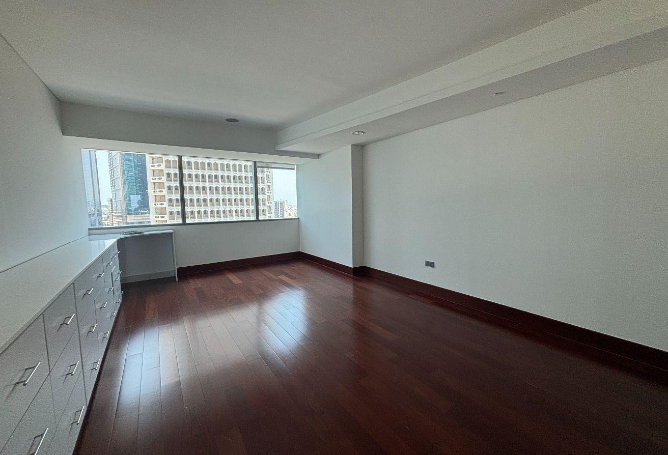 Large 3 Bed Duplex | Maids Room | Balcony photo 14