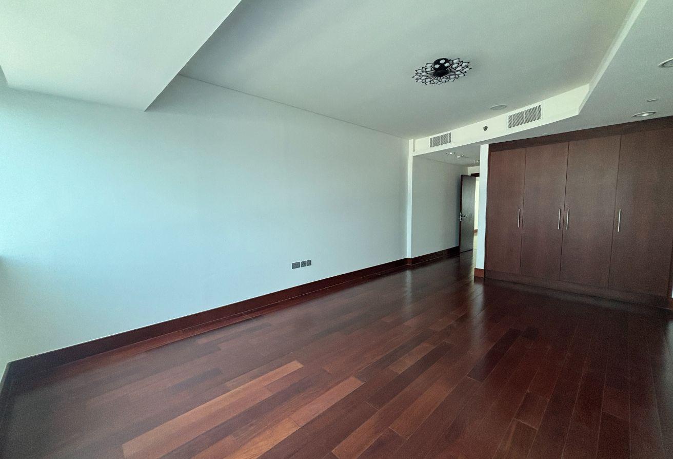 Large 3 Bed Duplex | Maids Room | Balcony photo 13