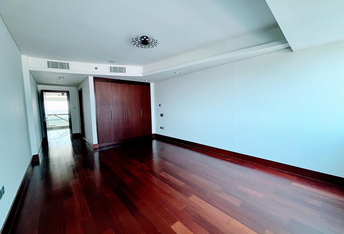 Large 3 Bed Duplex | Maids Room | Balcony photo 12