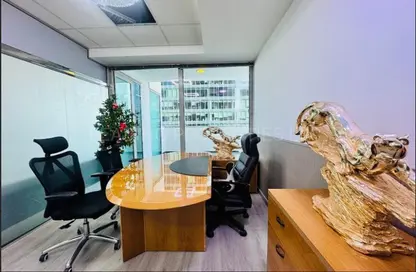 مكتب - غرفة نوم - 1 حمام للايجار في القمة - الخليج التجاري - دبي