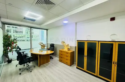 مكتب - غرفة نوم - 1 حمام للايجار في القمة - الخليج التجاري - دبي