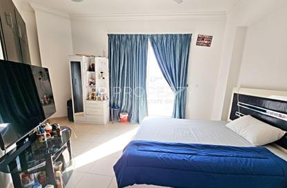 Apartment - 3 Bedrooms - 4 Bathrooms for sale in Mazaya 13 - Queue Point - Liwan - Dubai