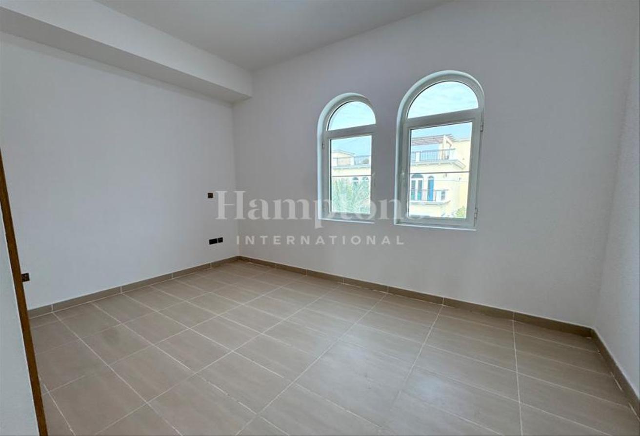 Exclusive | Private Pool | Corner Plot photo 8
